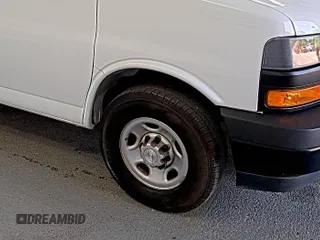 2020 Chevrolet Express Cargo z VIN 1GCWGAFG9L1253235, wystawiony jako IAAI lot #42580142 z przebiegiem 77 857 mil mil oraz . Historia ofert i sprzedaży dostępna na DreamBid. Obrazek 15.