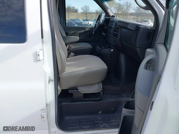 2013 Chevrolet Express Passenger 1LT with VIN 1GAZG1FA6D1191442, listed as a IAAI auction lot 41911629 with 122,796 mi miles. Bid and sale history available at carsss.com. Image 5.