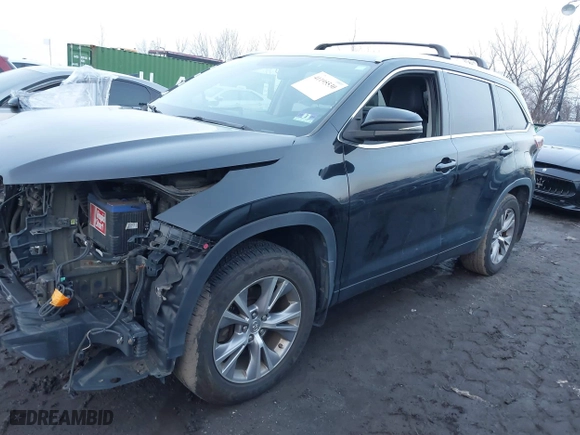 2015 Toyota Highlander XLE with VIN 5TDJKRFH2FS147913, listed as a IAAI auction lot 41195530 with 158,328 mi miles. Bid and sale history available at carsss.com. Image 20.