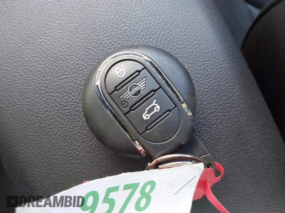 2020 MINI Countryman Cooper S with VIN WMZYX1C05L3L45883, listed as a IAAI auction lot 40690925 with 28,846 mi miles and . Bid and sale history available at DreamBid. Image 11.