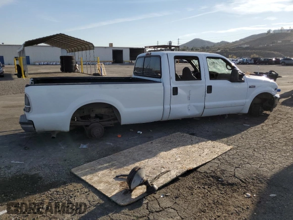 2001 Ford F-350 XL with VIN 1FTSW30S21ED10763, listed as a Copart auction lot 42611925 with 208,484 mi miles and Salvage Title. Bid and sale history available at DreamBid. Image 3.