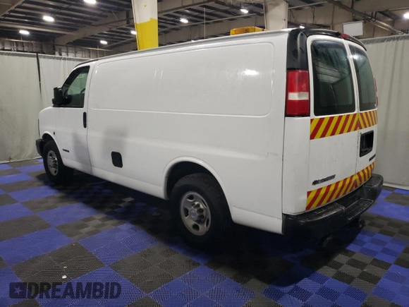 2004 Chevrolet Express Cargo Van with VIN 1GCGG25U941191984, listed as a Copart auction lot 85902384 with 187,377 mi miles and Clean Title. Bid and sale history available at carsss.com. Image 2.