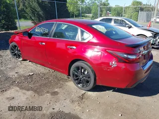2017 Nissan Altima S z VIN 1N4AL3AP9HC268148, wystawiony jako IAAI lot #42202730 z przebiegiem 91 054 mil mil oraz . Historia ofert i sprzedaży dostępna na DreamBid. Obrazek 3.