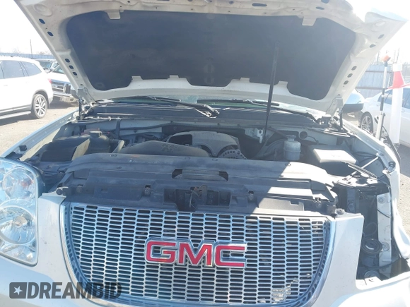 2014 GMC Yukon SLT with VIN 1GKS1CE01ER179379, listed as a IAAI auction lot 41717271 with 136,999 mi miles. Bid and sale history available at carsss.com. Image 10.