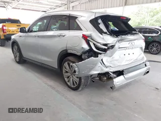 2020 Infiniti QX50 Luxe z VIN 3PCAJ5M14LF113182, wystawiony jako IAAI lot #42651997 z przebiegiem 23 035 mil mil oraz . Historia ofert i sprzedaży dostępna na DreamBid. Obrazek 3.