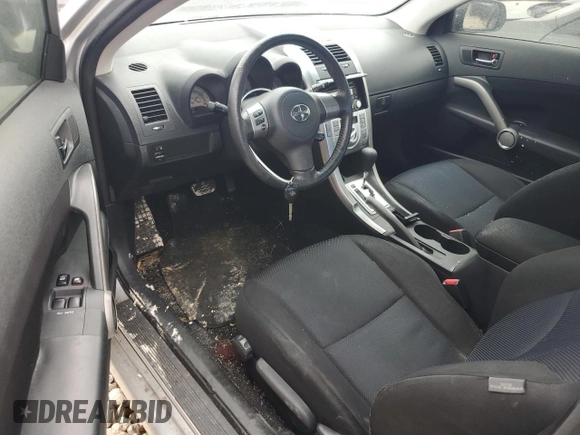 2010 Scion tC z VIN JTKDE3B75A0313196, wystawiony jako Copart lot #50971855 z przebiegiem 87 673 mil mil oraz Szkoda całkowita • Salvage title. Historia ofert i sprzedaży dostępna na DreamBid. Obrazek 8.