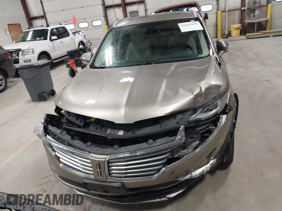 2018 Lincoln MKC Select z VIN 5LMCJ2D95JUL03454, wystawiony jako IAAI lot #42183892 z przebiegiem 78 248 mil mil oraz . Historia ofert i sprzedaży dostępna na DreamBid. Obrazek 13.