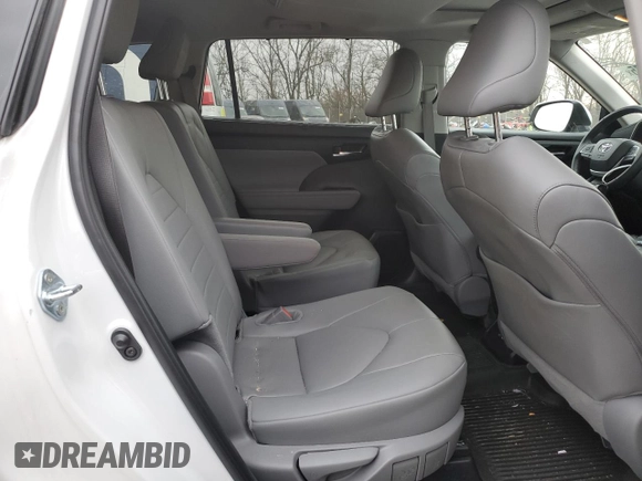 2024 Toyota Highlander LE z VIN 5TDKDRBH2RS542778, wystawiony jako Copart lot #45552575 z przebiegiem 16 554 mil mil oraz Szkoda całkowita • Salvage title. Historia ofert i sprzedaży dostępna na DreamBid. Obrazek 11.