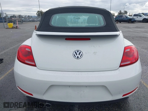 2013 Volkswagen Beetle 2.5L z VIN 3VW5P7AT9DM825439, wystawiony jako IAAI lot #41760907 z przebiegiem 53 649 mil mil oraz . Historia ofert i sprzedaży dostępna na DreamBid. Obrazek 16.