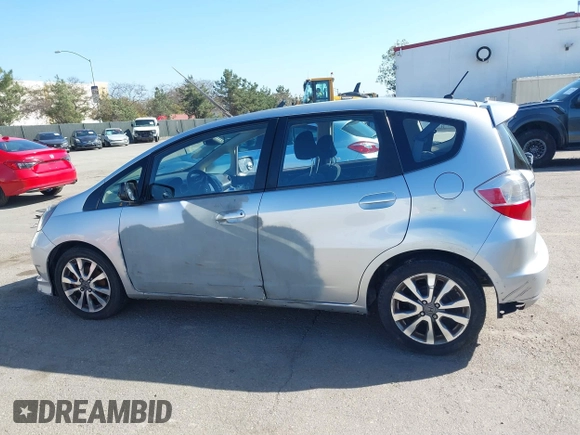 2013 Honda Fit Sport с VIN JHMGE8H6XDC022677, выставлен на аукционе IAAI как лот 41799038 с пробегом Не указан миль и . История ставок и продаж доступна на DreamBid. Изображение 13.