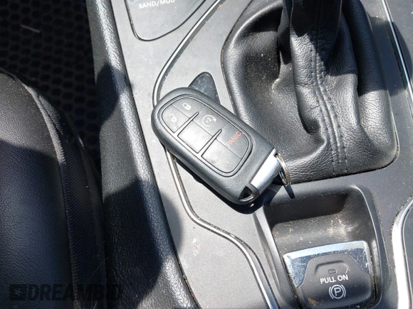 2020 Jeep Cherokee Altitude с VIN 1C4PJMLX2LD523285, выставлен на аукционе IAAI как лот 42235094 с пробегом 86 356 миль миль и . История ставок и продаж доступна на DreamBid. Изображение 11.