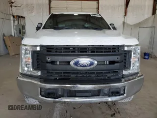 2018 Ford F-250 XL z VIN 1FT7W2B62JED06356, wystawiony jako Copart lot #49495945 z przebiegiem 159 794 mil mil oraz Czysty tytuł • Clean title. Historia ofert i sprzedaży dostępna na DreamBid. Obrazek 5.