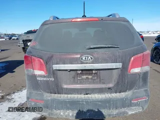 2013 Kia Sorento LX with VIN 5XYKT3A60DG379067, listed as a IAAI auction lot 41613664 with 142,651 mi miles and . Bid and sale history available at carsss.com. Image 16.