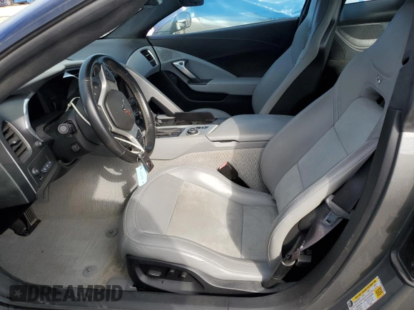2015 Chevrolet Corvette Z51 3LT z VIN 1G1YM2D7XF5112657, wystawiony jako Copart lot #89336445 z przebiegiem Nie podano mil oraz Nie do naprawy • Non repairable. Historia ofert i sprzedaży dostępna na DreamBid. Obrazek 7.