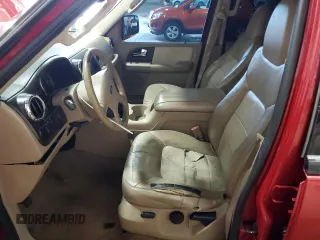 2005 Ford Expedition Eddie Bauer z VIN 1FMFU18505LA32517, wystawiony jako Copart lot #51774225 z przebiegiem 236 079 mil mil oraz Szkoda całkowita • Salvage title. Historia ofert i sprzedaży dostępna na DreamBid. Obrazek 7.