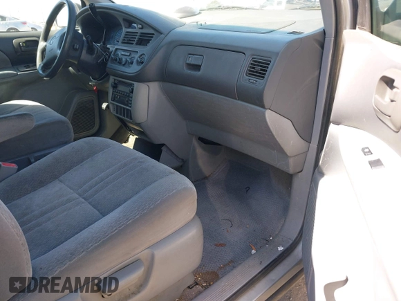 2002 Toyota Sienna CE with VIN 4T3ZF19C82U456772, listed as a IAAI auction lot 41880102 with 288,228 mi miles. Bid and sale history available at carsss.com. Image 5.