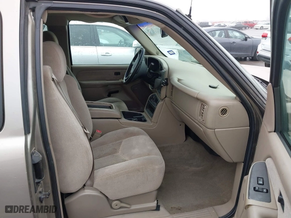 2003 Chevrolet Silverado 1500 LS with VIN 2GCEC19T131395606, listed as a IAAI auction lot 41969804 with 273,611 mi miles. Bid and sale history available at carsss.com. Image 5.
