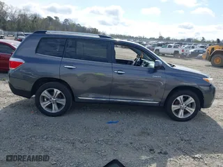 2013 Toyota Highlander Limited with VIN 5TDYK3EH3DS134775, listed as a IAAI auction lot 41785006 with 91,891 mi miles. Bid and sale history available at carsss.com. Image 13.