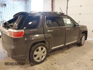 2015 GMC Terrain Denali z VIN 2GKFLZE3XF6419468, wystawiony jako IAAI lot #41455635 z przebiegiem Nie podano mil oraz . Historia ofert i sprzedaży dostępna na DreamBid. Obrazek 4.