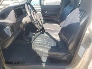 1982 Volkswagen Rabbit z VIN 1MB0174CV060266, wystawiony jako Copart lot #49385145 z przebiegiem 118 498 mil mil oraz Szkody całkowita. Historia ofert i sprzedaży dostępna na DreamBid. Obrazek 7.