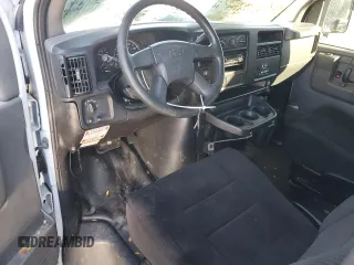 2007 Chevrolet Express Commercial C7L DRW with VIN 1GBJG31U771223194, listed as a Copart auction lot 79680054 with 16,864 mi miles and Salvage Title. Bid and sale history available at carsss.com. Image 8.