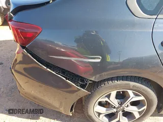 2019 Kia Forte LXS z VIN 3KPF24ADXKE139561, wystawiony jako IAAI lot #42188481 z przebiegiem 119 215 mil mil oraz . Historia ofert i sprzedaży dostępna na DreamBid. Obrazek 6.