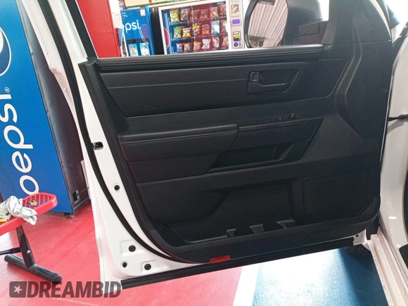 2022 Toyota Tundra SR with VIN 5TFKB5DAXNX006096, listed as a IAAI auction lot 42727998 with 44,389 mi miles and . Bid and sale history available at DreamBid. Image 4.