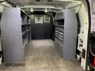 2017 Ford Transit z VIN 1FTYR1YG9HKA57443, wystawiony jako IAAI lot #42501084 z przebiegiem 130 275 mil mil oraz . Historia ofert i sprzedaży dostępna na DreamBid. Obrazek 1.