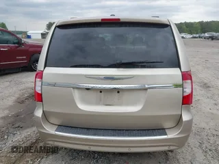 2016 Chrysler Town & Country Touring-L with VIN 2C4RC1CG1GR174351, listed as a IAAI auction lot 40789150 with 85,260 mi miles. Bid and sale history available at carsss.com. Image 17.