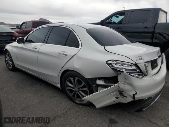 2015 Mercedes-Benz C 300 z VIN 55SWF4JB7FU084178, wystawiony jako Copart lot #48511515 z przebiegiem 100 857 mil mil oraz Szkoda całkowita • Salvage title. Historia ofert i sprzedaży dostępna na DreamBid. Obrazek 2.