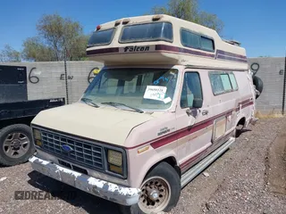 1988 Ford Econoline Cargo z VIN 1FDGS24H0JHC21214, wystawiony jako IAAI lot #39650228 z przebiegiem 55 106 mil mil oraz . Historia ofert i sprzedaży dostępna na DreamBid. Obrazek 2.