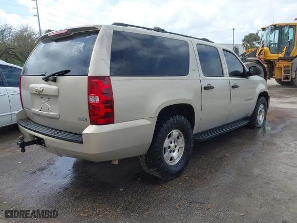 2009 Chevrolet Suburban LS with VIN 1GNFC16069R191034, listed as a IAAI auction lot 41583684 with 195,900 mi miles. Bid and sale history available at carsss.com. Image 4.