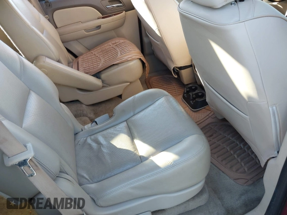 2010 Chevrolet Tahoe LTZ z VIN 1GNUCCE03AR183627, wystawiony jako IAAI lot #40912231 z przebiegiem 234 841 mil mil oraz . Historia ofert i sprzedaży dostępna na DreamBid. Obrazek 8.