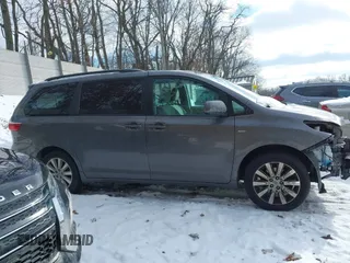 2017 Toyota Sienna LE with VIN 5TDJZ3DC5HS173134, listed as a IAAI auction lot 41256534 with 70,940 mi miles. Bid and sale history available at carsss.com. Image 14.