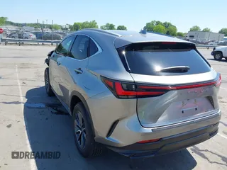 2025 Lexus NX 250 Premium z VIN 2T2GDCAZ1SC020537, wystawiony jako IAAI lot #42140775 z przebiegiem 2 349 mil mil oraz . Historia ofert i sprzedaży dostępna na DreamBid. Obrazek 3.