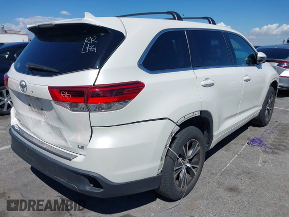 2018 Toyota Highlander LE z VIN 5TDZZRFH2JS278492, wystawiony jako IAAI lot #39094360 z przebiegiem 44 531 mil mil oraz . Historia ofert i sprzedaży dostępna na DreamBid. Obrazek 4.