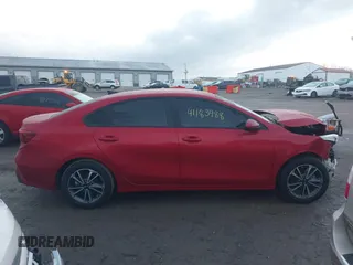 2023 Kia Forte LXS z VIN 3KPF24AD5PE627131, wystawiony jako IAAI lot #41183988 z przebiegiem 26 062 mil mil oraz . Historia ofert i sprzedaży dostępna na DreamBid. Obrazek 13.