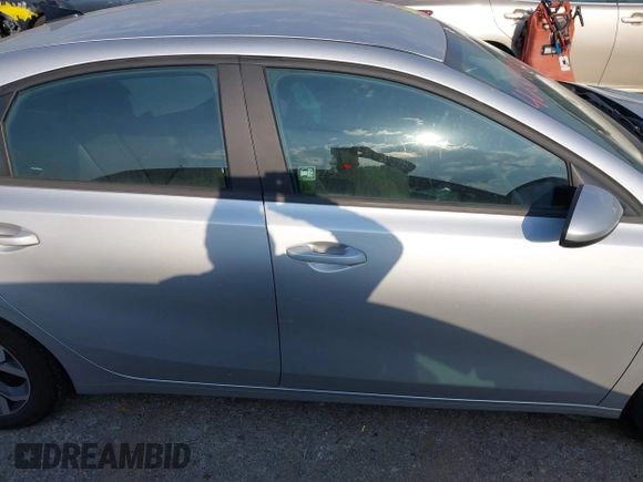 2020 Kia Forte LXS z VIN 3KPF24AD3LE212819, wystawiony jako IAAI lot #42374490 z przebiegiem 12 115 mil mil oraz . Historia ofert i sprzedaży dostępna na DreamBid. Obrazek 13.