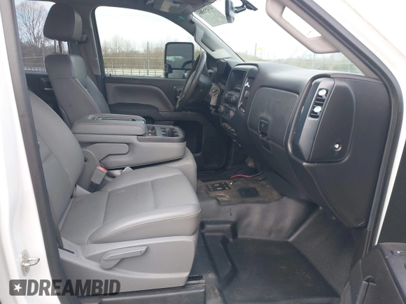 2015 Chevrolet Silverado 3500HD with VIN 1GB2KYEGXFZ529648, listed as a IAAI auction lot 41455344 with 317,558 mi miles and . Bid and sale history available at DreamBid. Image 5.