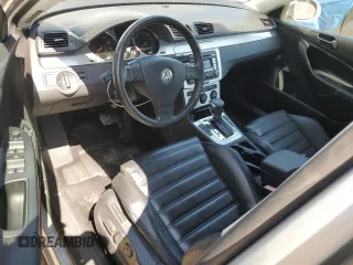 2008 Volkswagen Passat z VIN WVWCU73C88P118266, wystawiony jako Copart lot #53649095 z przebiegiem 50 217 mil mil oraz Czysty tytuł • Clean title. Historia ofert i sprzedaży dostępna na DreamBid. Obrazek 8.