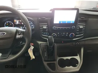 2020 Ford Transit Cargo z VIN 1FTBR2YG1LKA51866, wystawiony jako IAAI lot #42842416 z przebiegiem 141 231 mil mil oraz . Historia ofert i sprzedaży dostępna na DreamBid. Obrazek 3.