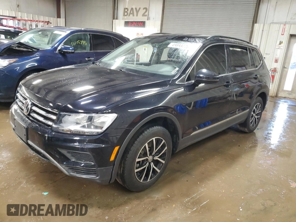 2021 Volkswagen Tiguan SE z VIN 3VV2B7AX1MM001377, wystawiony jako Copart lot #49893775 z przebiegiem 61 422 mil mil oraz Szkoda całkowita • Salvage title. Historia ofert i sprzedaży dostępna na DreamBid. Obrazek 1.