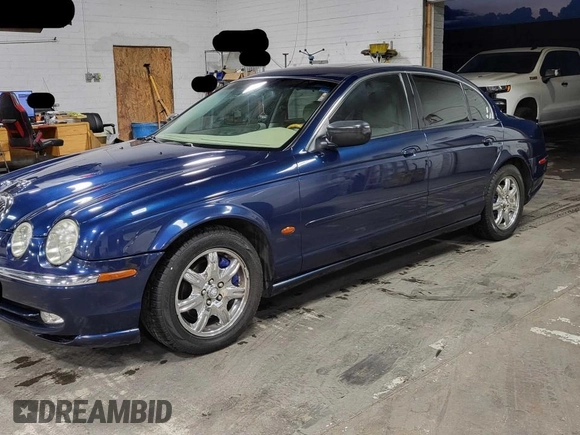 2000 Jaguar S-Type V8 z VIN SAJDA01D3YGL47987, wystawiony jako Copart lot #60103145 z przebiegiem 110 742 mil mil oraz Czysty tytuł • Clean title. Historia ofert i sprzedaży dostępna na DreamBid. Obrazek 2.