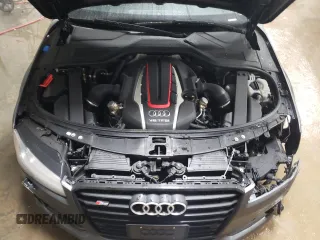 2017 Audi S8 z VIN WUAJ5AFD3HN900060, wystawiony jako Copart lot #42302065 z przebiegiem 79 782 mil mil oraz Szkoda całkowita • Salvage title. Historia ofert i sprzedaży dostępna na DreamBid. Obrazek 11.