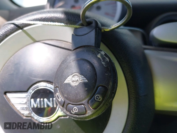 2007 MINI Hardtop with VIN WMWMF33547TL77235, listed as a IAAI auction lot 42547245 with 144,179 mi miles and . Bid and sale history available at DreamBid. Image 11.