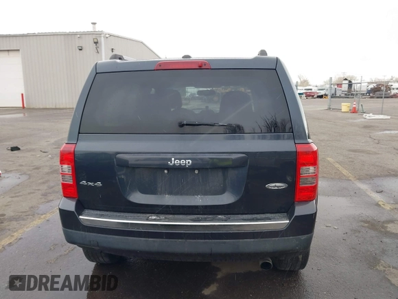 2016 Jeep Patriot Latitude with VIN 1C4NJRFB5GD545467, listed as a IAAI auction lot 41803699 with 172,398 mi miles. Bid and sale history available at carsss.com. Image 16.