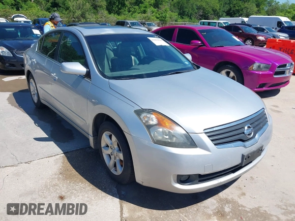 2007 Nissan Altima 2.5 with VIN 1N4AL21E27C138140, listed as a IAAI auction lot 42083098 with 189,799 mi miles. Bid and sale history available at carsss.com. Image 1.