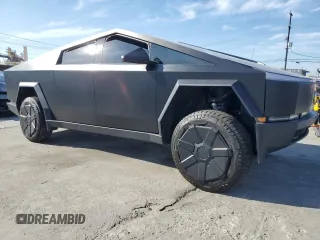 2024 Tesla Cybertruck z VIN 7G2CEHED1RA050360, wystawiony jako Copart lot #50245885 z przebiegiem Nie podano mil oraz Szkoda całkowita • Salvage title. Historia ofert i sprzedaży dostępna na DreamBid. Obrazek 4.