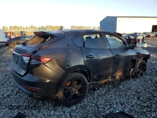 2022 Maserati Levante Modena S with VIN ZN661ZUM5NX396321, listed as a Copart auction lot 87076404 with 38,546 mi miles and Salvage Title. Bid and sale history available at carsss.com. Image 3.