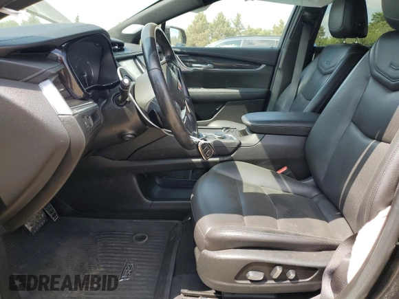 2020 Cadillac XT5 Premium Luxury AWD z VIN 1GYKNDRS4LZ142738, wystawiony jako Copart lot #61247675 z przebiegiem 60 353 mil mil oraz Szkoda całkowita • Salvage title. Historia ofert i sprzedaży dostępna na DreamBid. Obrazek 7.
